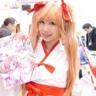 【コミケ91】企業ブースを彩った美女たちを写真100枚でお届け！