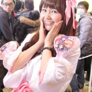 【コミケ91】企業ブースを彩った美女たちを写真100枚でお届け！