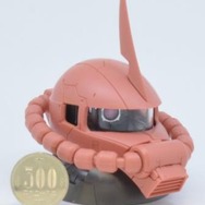 カプセルレスなガシャポン！ 約100mmの「ザクヘッド」ディスプレイがワンコインで登場