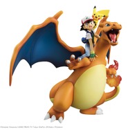 “リザードン”1/8フィギュアが登場！ サトシとピカチュウを乗せた勇姿を披露