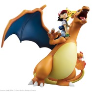 “リザードン”1/8フィギュアが登場！ サトシとピカチュウを乗せた勇姿を披露