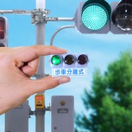 なんと「信号機」が超リアルにカプセルトイ化…！本物の図面を参考に作られ、すべて点灯する本格仕様