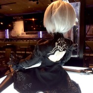 『ニーア オートマタ』コラボカフェ第2期が決定！―展示の2Bドールにも大反響