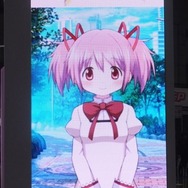「マギアレコード」ブースでは“まどか”や“いろは”がお出迎え！ 劇場版3作品も大型モニタで上映