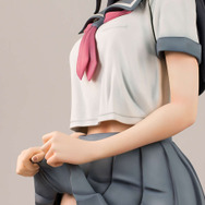 「俺妹」新垣あやせが等身大フィギュアに！ スカートをたくし上げる大胆ポーズで登場