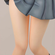 「俺妹」新垣あやせが等身大フィギュアに！ スカートをたくし上げる大胆ポーズで登場