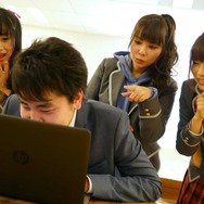 立花理香さんたちが相談相手!?編集部に『ヘルプ!!! ～恋が丘学園おたすけ部～』の美少女生徒たちがやってきた