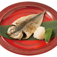 『ニーア オートマタ』×「スクエニカフェ」コラボ第2期が4月22日より開催、記憶消失パンケーキやアジの開きなどがメニューに