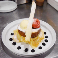 『明神カフェ』コラボ作品第1弾が「劇場版ソードアート・オンライン」に決定!描き下ろしのキリトやアスナのイラストが公開