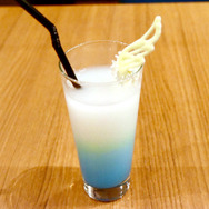 『明神カフェ』コラボ作品第1弾が「劇場版ソードアート・オンライン」に決定!描き下ろしのキリトやアスナのイラストが公開