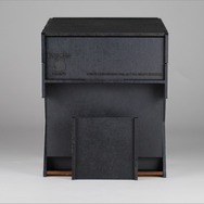 1/12スケールの「ダライアス筐体スマホスタンド」販売開始、スマホを差し込んで3画面連結超ワイド画面筐体を再現可能