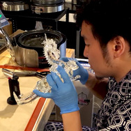 『GOD WARS ～時をこえて～』発売記念にヤマタノオロチの飴細工が登場！これが飴だと…？