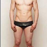 全身ラバー製の電気ネズミコスチューム−ピカチュウじゃなくて「ピカチョー」