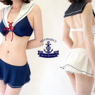 チラリズム溢れる「セーラー服×縞パン」な水着が眩しすぎ! 揺れるフレアスカートに視線釘付け