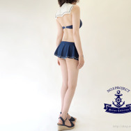 チラリズム溢れる「セーラー服×縞パン」な水着が眩しすぎ! 揺れるフレアスカートに視線釘付け