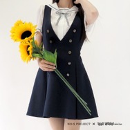 チラリズム溢れる「セーラー服×縞パン」な水着が眩しすぎ! 揺れるフレアスカートに視線釘付け