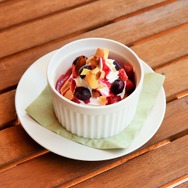 「明神カフェ」第4弾コラボ作品がTVアニメ「異世界食堂」に決定！作中のフードやドリンクがコラボメニューで登場