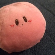 丸すぎて可愛すぎる！ ファンメイドの「おだいふくなカービィ」ぬいぐるみが抱きしめたいキュートさ─「いいね」3万5千超え