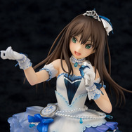 ステージに向かう「渋谷 凛」の新作フィギュアが登場―白と青を基調にしたフリルドレスのクオリティが高すぎる…！