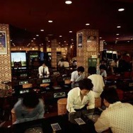 貯金したらプレイが可能!?「スペースインベーダー ゲーム筐体型バンク」