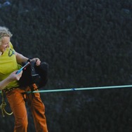 これぞ「エクストリーム ニンテンドースイッチ」！ 絶景を見下ろすロープの上で『ゼルダの伝説 BotW』をプレイ