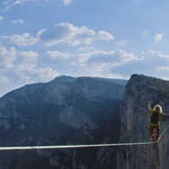 これぞ「エクストリーム ニンテンドースイッチ」！ 絶景を見下ろすロープの上で『ゼルダの伝説 BotW』をプレイ