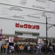 遂に『ドラクエXI』販売開始、200人以上の長蛇の列ができた池袋ビックカメラを取材