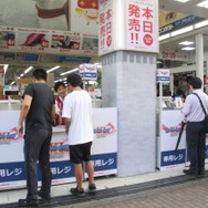 遂に『ドラクエXI』販売開始、200人以上の長蛇の列ができた池袋ビックカメラを取材