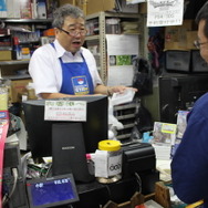 『ドラクエXI』3本購入する客も…常連に支えられるゲームショップ