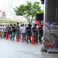 秋葉原には200人超の行列！『ドラクエXI』発売に大人も子どもも湧いた…深夜に出会った勇者達の行方は？