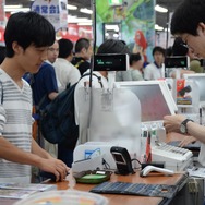 秋葉原には200人超の行列！『ドラクエXI』発売に大人も子どもも湧いた…深夜に出会った勇者達の行方は？