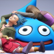勇者をダメにするラグ　ドラゴンクエスト　スライム 寝転がってほしそうにこちらを見ている。「ドラクエ」より