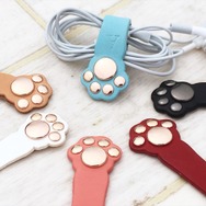 思わず触りたくなる「肉球コードホルダー」が登場、絡みやすいコード類も“猫の手”を借りればスッキリ解決？