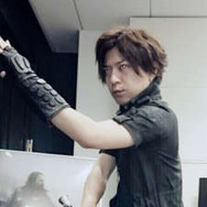 「ダブルソード」でお馴染みの岸田メル、新たなコスプレ姿を披露─ただし今回は“イケメン”！