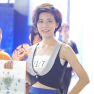 藤商事ブース／美波えりさん（Twitter：@minami_eri19）