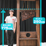 アニメ「Dies irae」のAbemaTV・地上波同時放送を記念し、全長250cmの『ギロチン』をプレゼント！