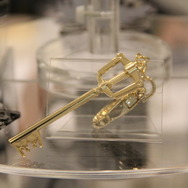 大阪にオープンの「スクウェア・エニックス カフェ」メディア内覧会レポート―大阪独自のギャラリー風店内に色鮮やかなメニュー