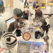 大阪にオープンの「スクウェア・エニックス カフェ」メディア内覧会レポート―大阪独自のギャラリー風店内に色鮮やかなメニュー