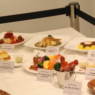 大阪にオープンの「スクウェア・エニックス カフェ」メディア内覧会レポート―大阪独自のギャラリー風店内に色鮮やかなメニュー