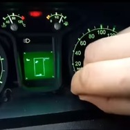 インパネ液晶で『テトリス』をプレイできるロシア製トラックの映像が海外で話題に