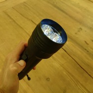 【特集】あの有名コスプレイヤーが草薙京に？！『ザ・キング・オブ・ファイターズD ~DyDo Smile STAND~』のガチャをガチンコ再現！