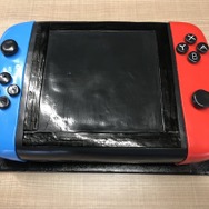 ちょっと可愛い？Nintendo Switchそっくりのケーキが公開！―スイッチ版『Rocket League』発売記念に