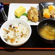 あの激辛麻婆豆腐も？劇場版「Fate/stay night [Heaven's Feel]」アニメイトカフェコラボはメイドと執事がお出迎え