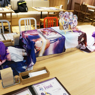 【特集】「エクスカリバーしゃもじ」が大人気！コラボの経緯も明らかになった劇場版「Fate/stay night [Heven’s Feel]」×カプコンカフェレポート