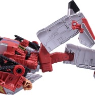 リュウが変形ロボに！？『ストリートファイターII』×「トランスフォーマー」シリーズ発売決定