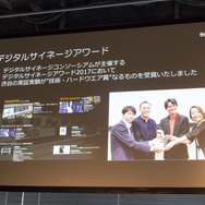 ニュース風の映像が簡単に作れる「アバターエージェントサービス×Live2D」―メガネっ娘アナウンサー