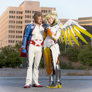 海外コスプレイヤーが結婚記念日に『オーバーウォッチ』ペアコスプレ披露ー旦那さんもノリノリ?