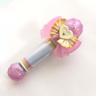 「サイリウムチェンジ!」の声でコスプレ衣装が光り輝く! 音声認識を取り入れた“らぁら”の電飾衣装が見事な完成度