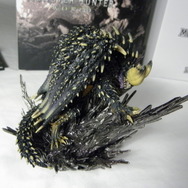 即売り切れ！『モンスターハンター：ワールド コレクターズ・エディション』開封フォトレポ！巨大ネルギガンテが鎮座