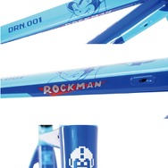 『ロックマン』30周年を記念したオリジナルロードバイク＆サイクルウェアが発売！